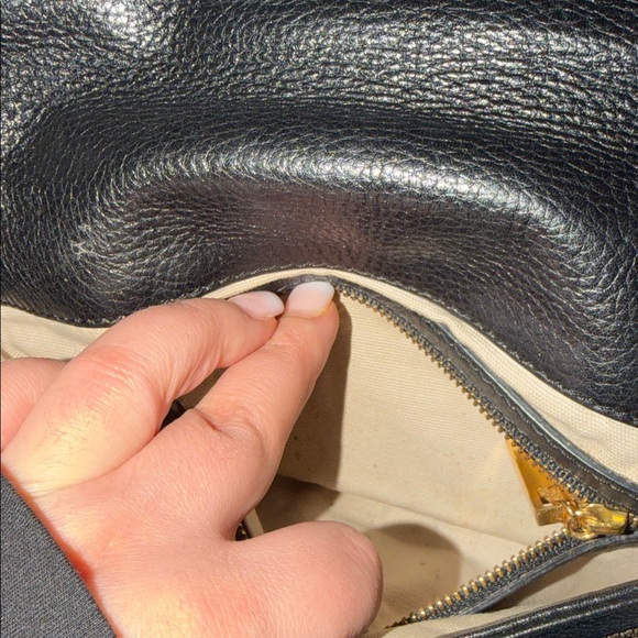 Authentic Tory Burch Black Leather Shoulder Bag with Gold Logo - Picture 7 of 8